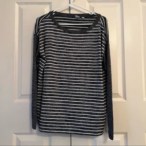 Gap women’s long sleeve soft spun striped grey white stripe heathered ribbed top